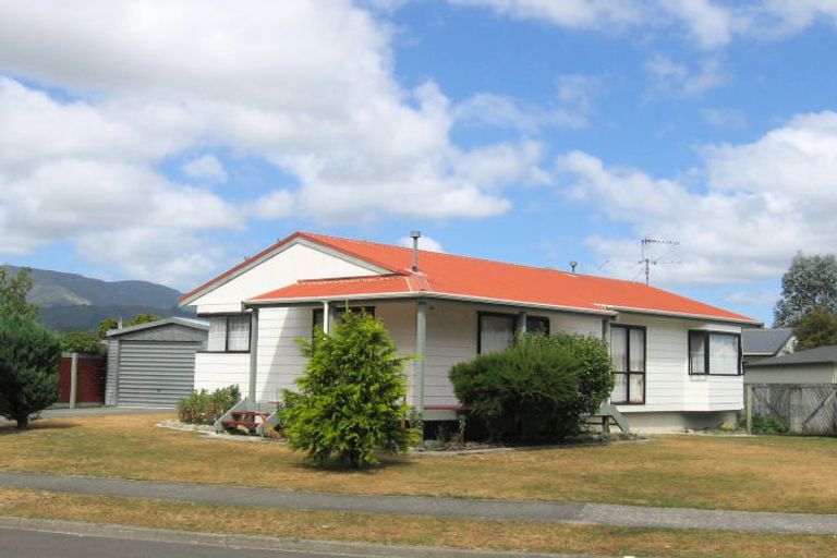 Photo of property in 1 Tulsa Grove, Totara Park, Upper Hutt, 5018