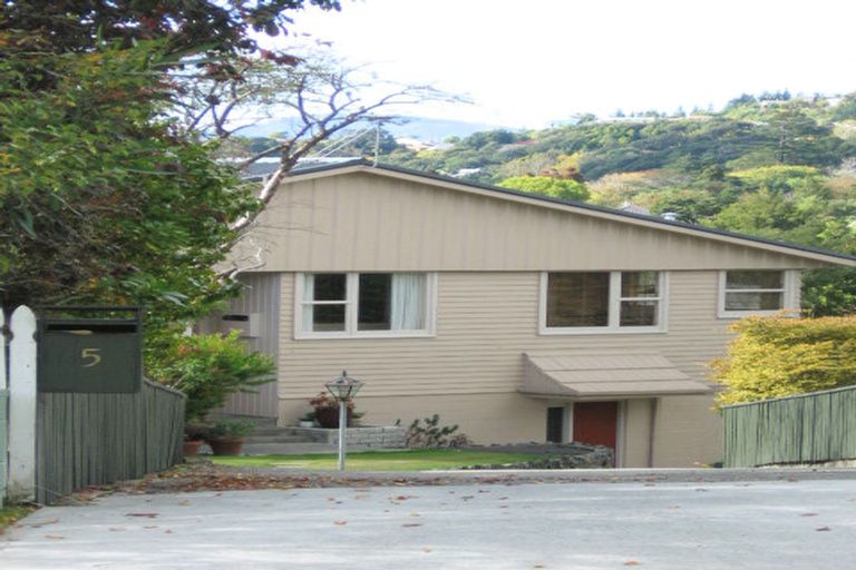 Photo of property in 5 Ecclesfield Grove, Silverstream, Upper Hutt, 5019