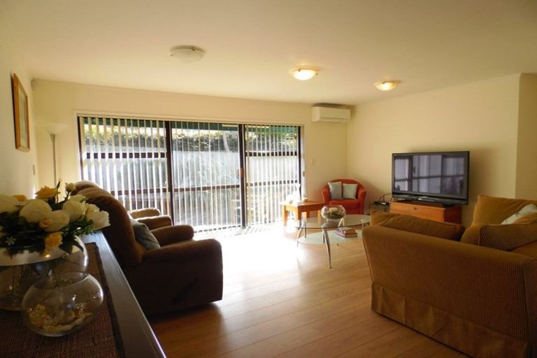 Photo of property in 2/15 Bass Street, West Harbour, Auckland, 0618