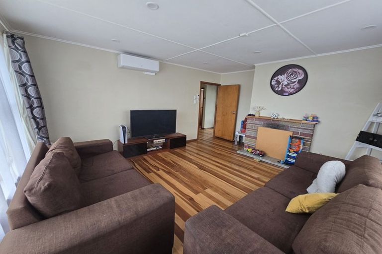 Photo of property in 10 York Place, Cannons Creek, Porirua, 5024