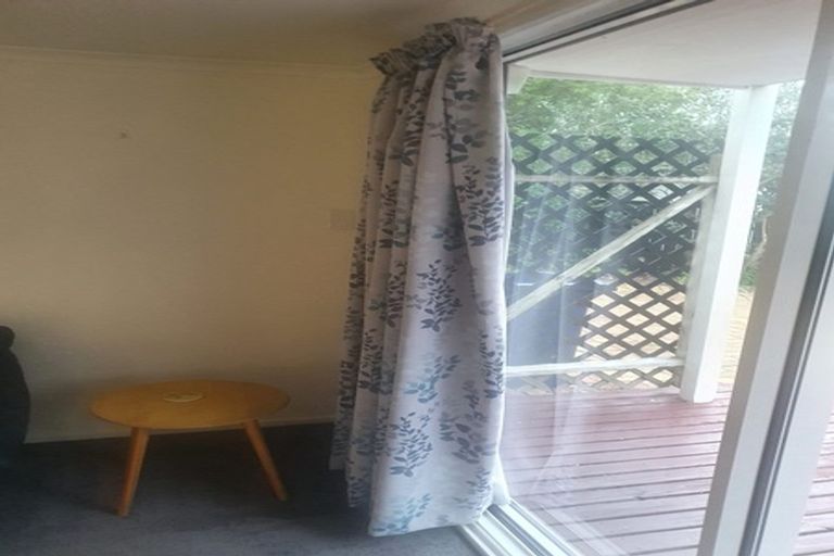 Photo of property in 102 Saddleback Rise, Murrays Bay, Auckland, 0630
