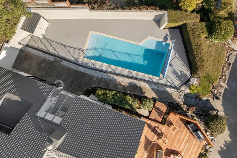 Photo of property in 8 Elizabeth Place, Kelvin Heights, Queenstown, 9300