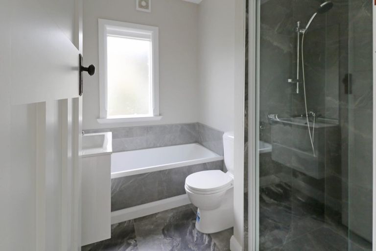 Photo of property in 4/4a Te Mome Road, Alicetown, Lower Hutt, 5010