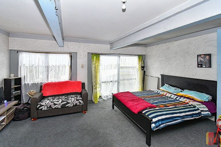 Photo of property in 37 Gainsborough Street, Manurewa, Auckland, 2102