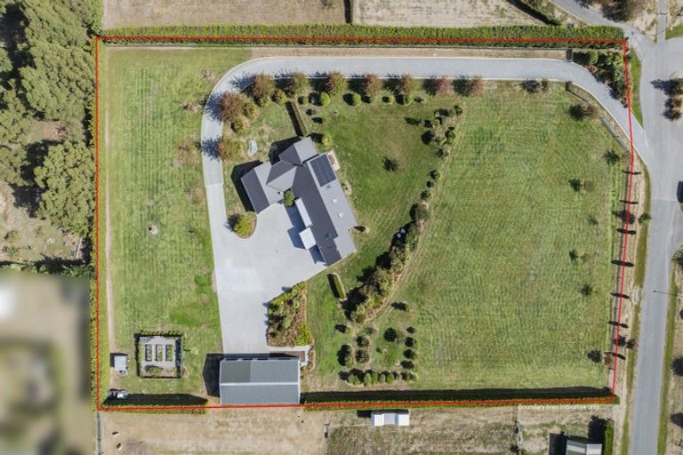 Photo of property in 39 Thorndon Close, Kirwee, Darfield, 7571