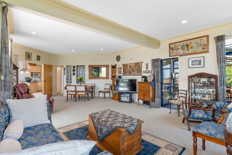 Photo of property in 40 Mccahill Views, Botany Downs, Auckland, 2010