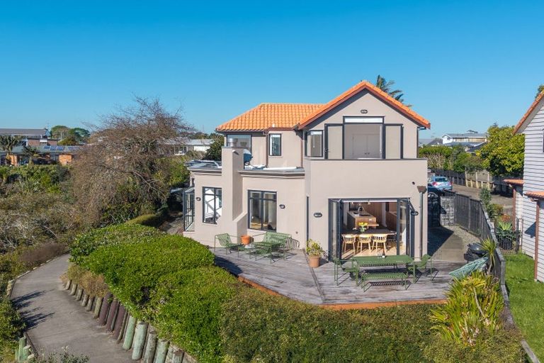 Photo of property in 27b Tamaki Bay Drive, Pakuranga, Auckland, 2010