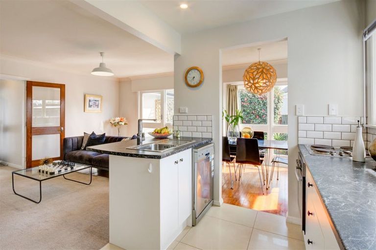 Photo of property in 2/42 Office Road, Merivale, Christchurch, 8014