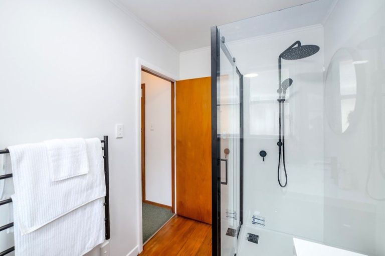 Photo of property in 40 Jocelyn Crescent, Pinehaven, Upper Hutt, 5019