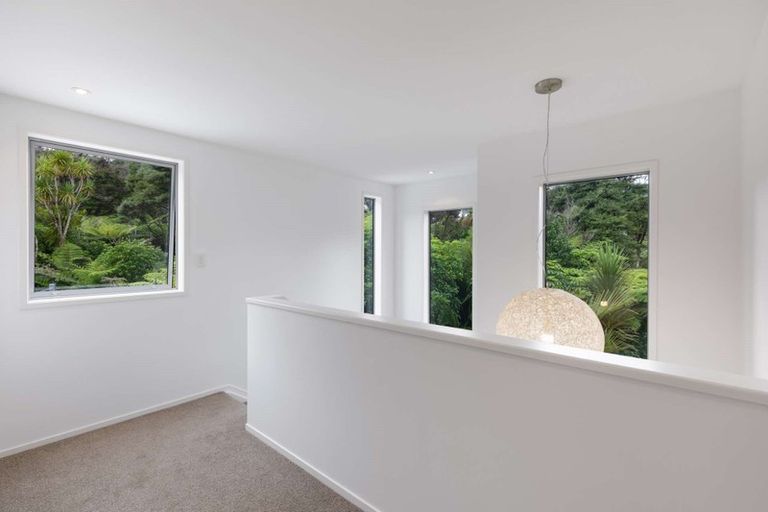 Photo of property in 1020b Scenic Drive North, Swanson, Auckland, 0816