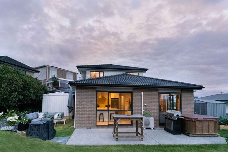 Photo of property in 76 Maire Road, Orewa, 0931