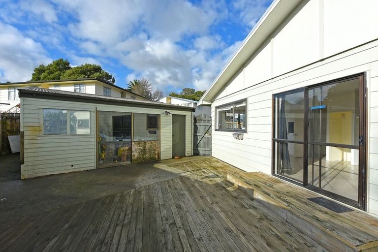 Photo of property in 5 Edelweiss Grove, Timberlea, Upper Hutt, 5018