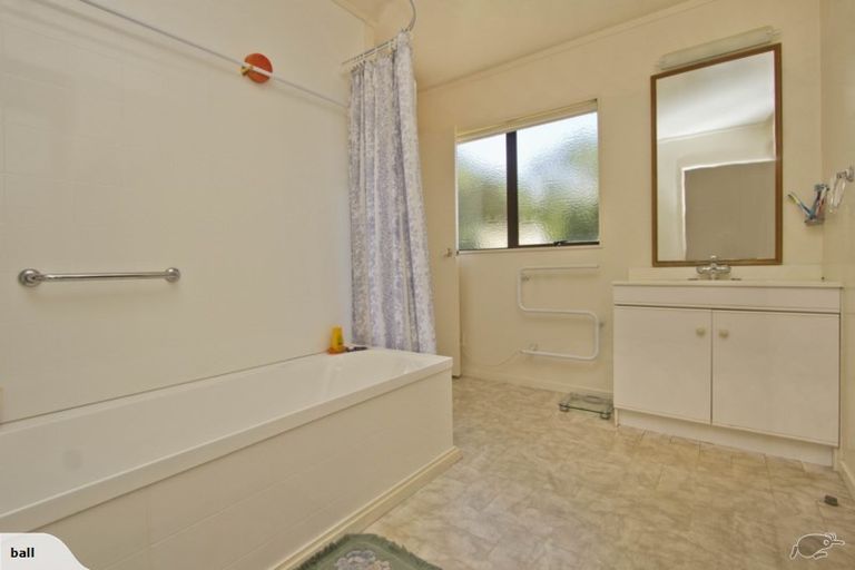 Photo of property in 129 Miromiro Road, Normandale, Lower Hutt, 5010