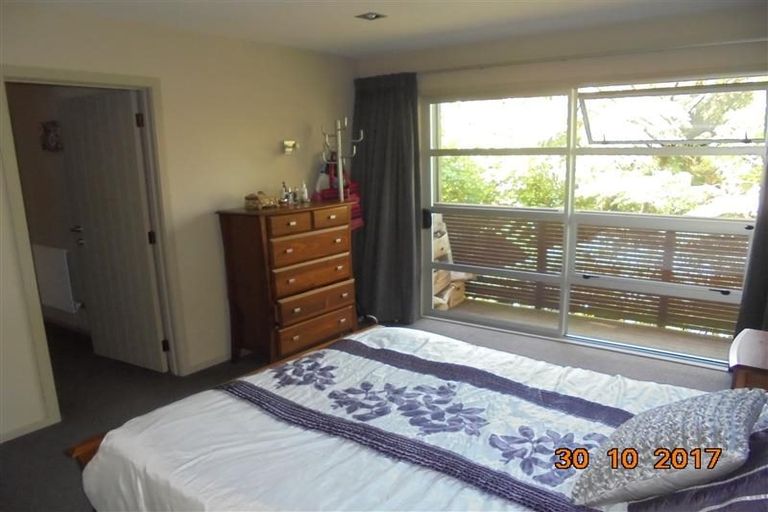 Photo of property in 10 Eastview Grove, Normandale, Lower Hutt, 5010