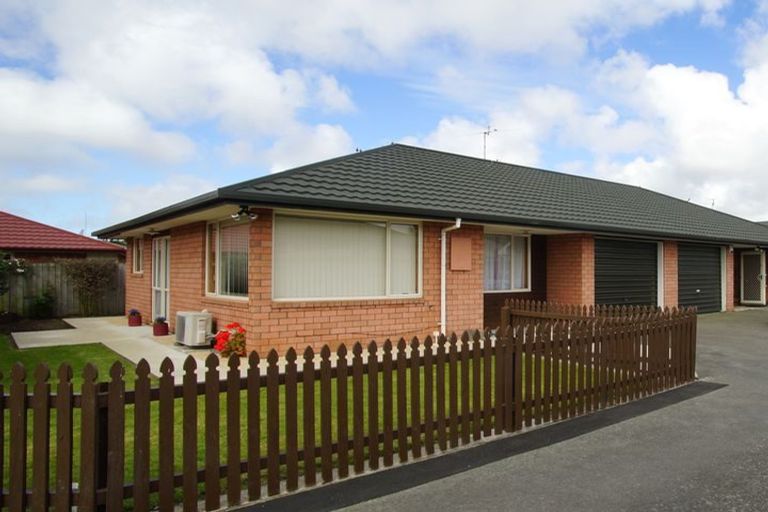 Photo of property in 2/43 Peverel Street, Riccarton, Christchurch, 8041