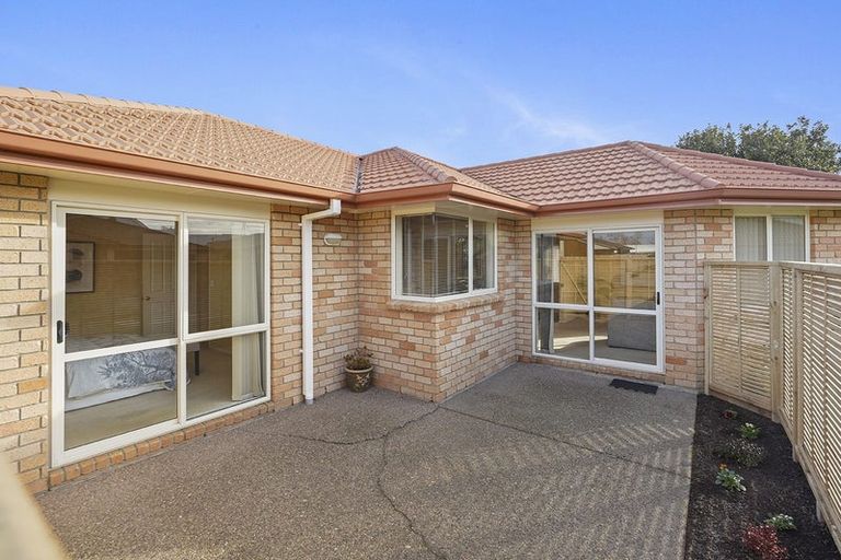 Photo of property in 1 Kirk Close, Rototuna, Hamilton, 3210