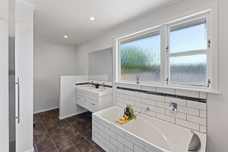 Photo of property in 310 Te Moana Road, Waikanae, 5036
