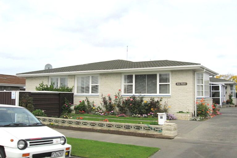 Photo of property in 2/12 Apollo Place, Papanui, Christchurch, 8052