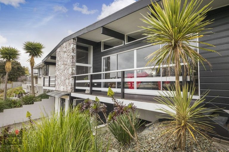 Photo of property in 12 Wikiriwhi Crescent, Awapuni, Palmerston North, 4412