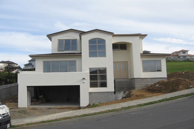 Photo of property in 26 Tamworth Crescent, Newlands, Wellington, 6037