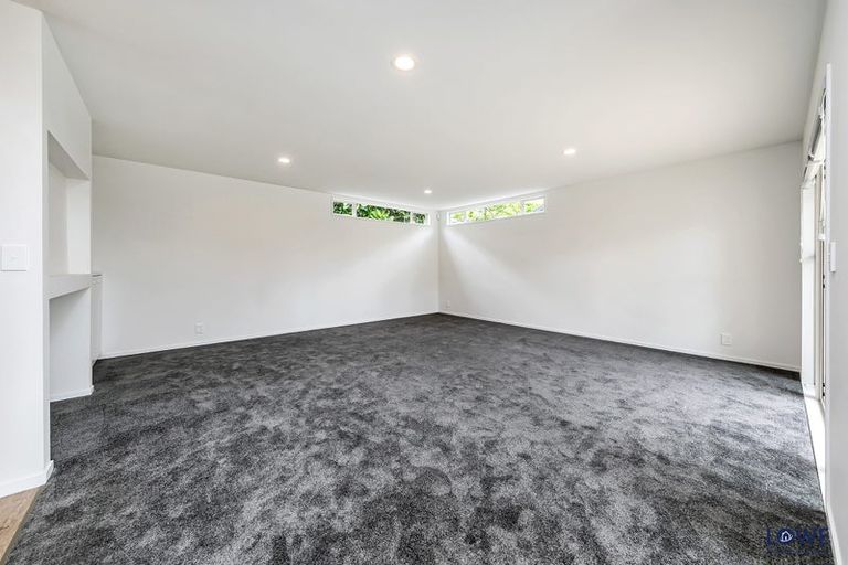 Photo of property in 1/2 Hauraki Road, Hauraki, Auckland, 0622
