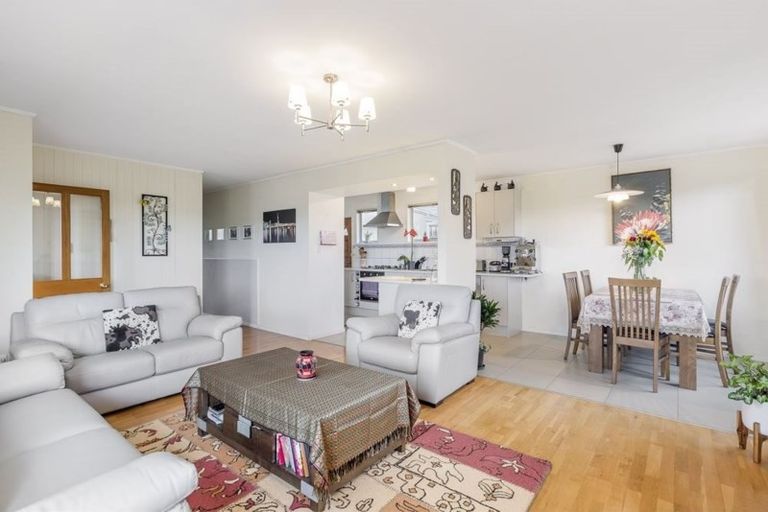 Photo of property in 63 Vandeleur Avenue, Birkdale, Auckland, 0626