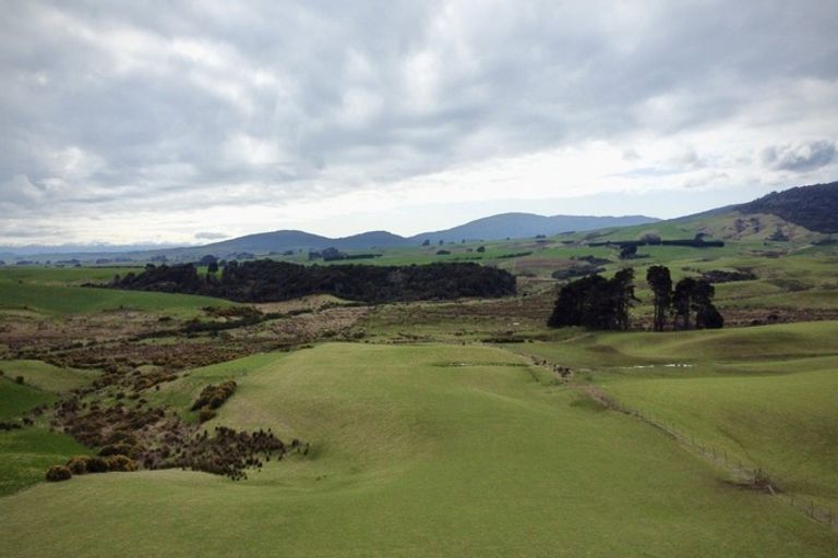 Photo of property in 2112 Orepuki Riverton Highway, Pahia, Riverton, 9881