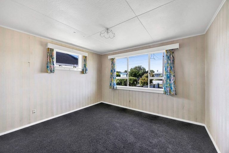 Photo of property in 6 Buchanan Place, Hawera, 4610