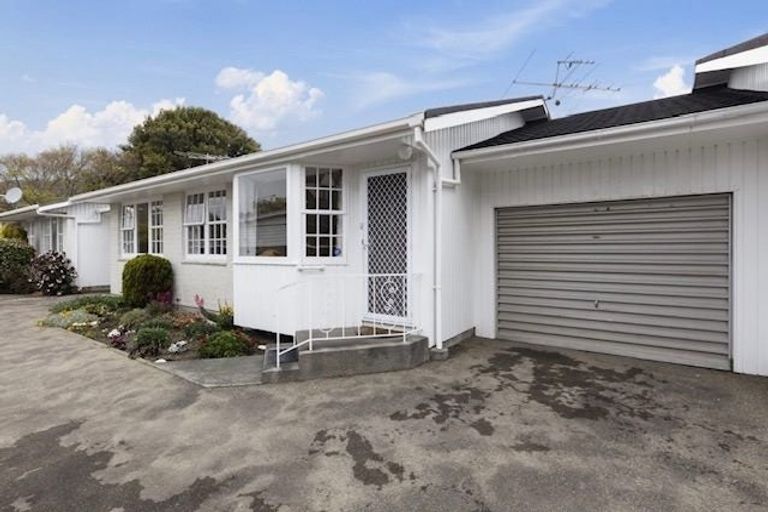 Photo of property in 2/53 Ludlam Crescent, Woburn, Lower Hutt, 5010