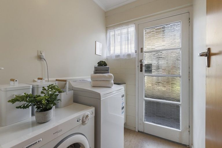 Photo of property in 3/10 Shakespeare Road, Milford, Auckland, 0620