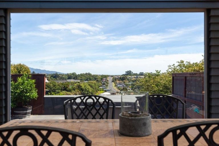 Photo of property in 12 Margaret Place, Merrilands, New Plymouth, 4312