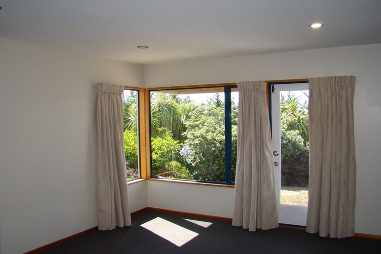 Photo of property in 143 Moncks Spur Road, Redcliffs, Christchurch, 8081