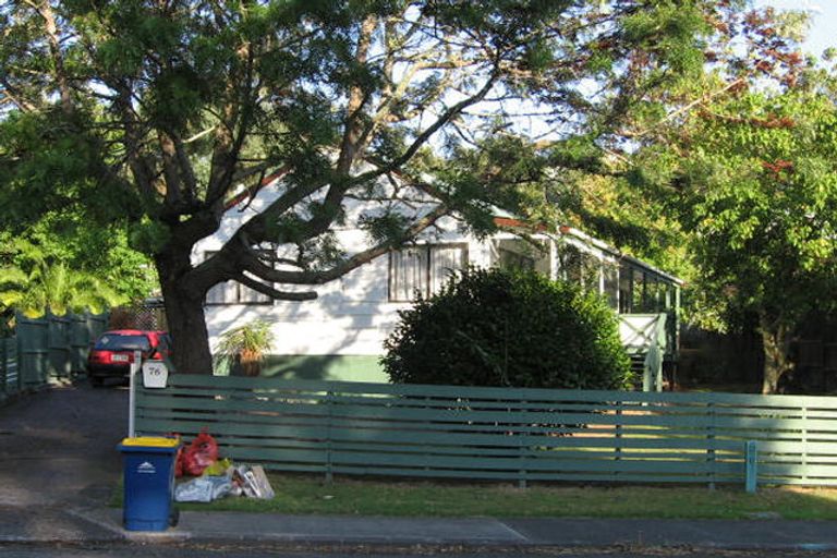Photo of property in 76 Oaktree Avenue, Browns Bay, Auckland, 0630