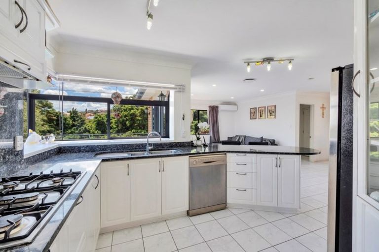 Photo of property in 2 Alcove Place, Totara Heights, Auckland, 2105