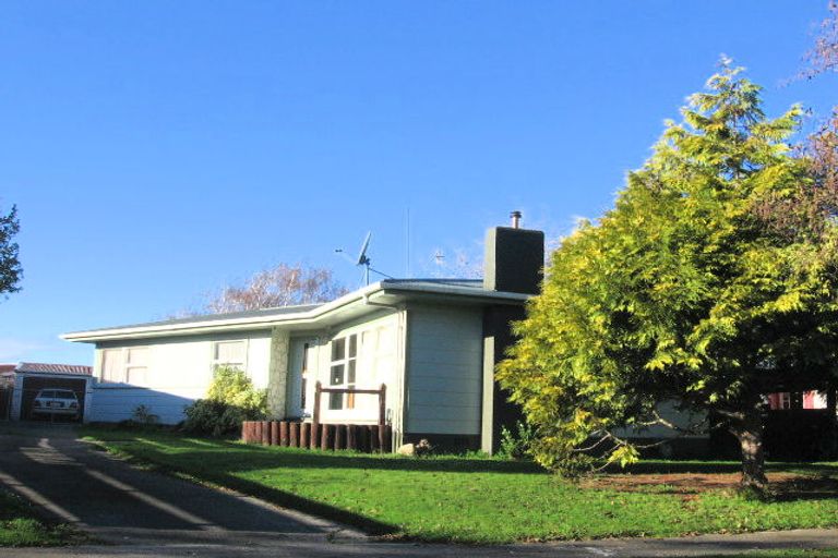Photo of property in 27 Apollo Parade, Milson, Palmerston North, 4414