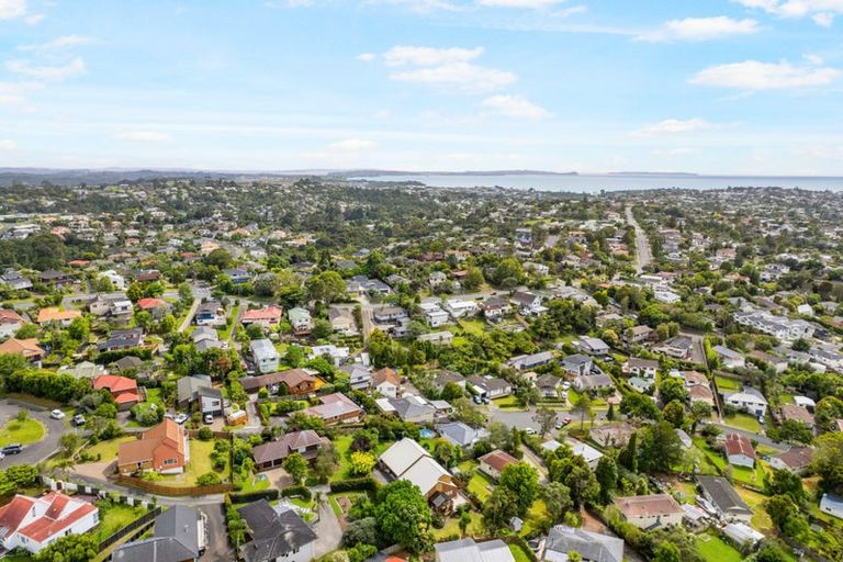 Photo of property in 1/16 Cairnbrae Court, Northcross, Auckland, 0632