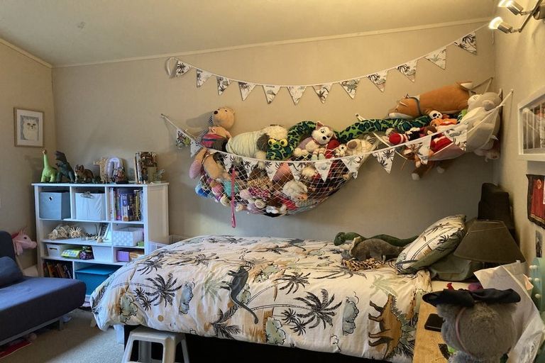 Photo of property in 4a Bemrose Place, Cockle Bay, Auckland, 2014