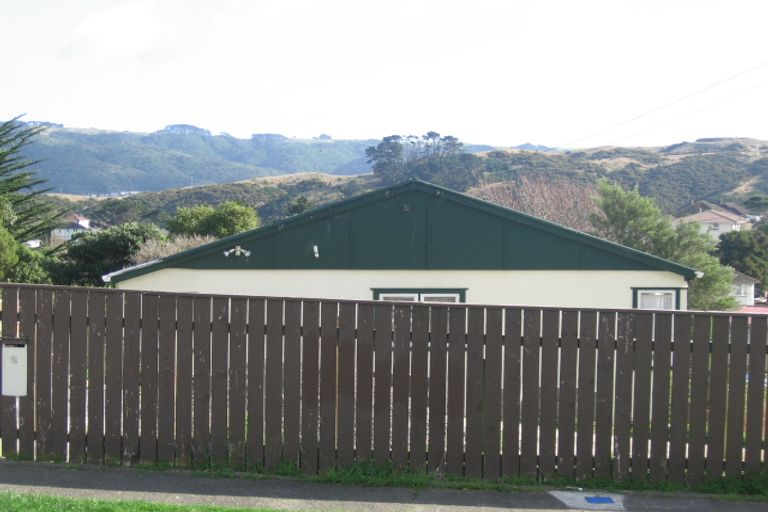 Photo of property in 8 Dorset Grove, Cannons Creek, Porirua, 5024