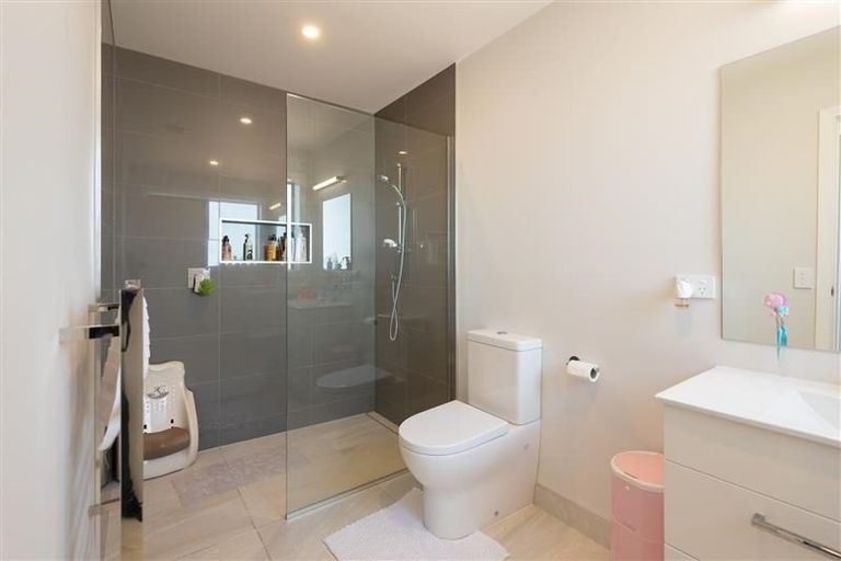 Photo of property in 7a Grumman Lane, Newlands, Wellington, 6037