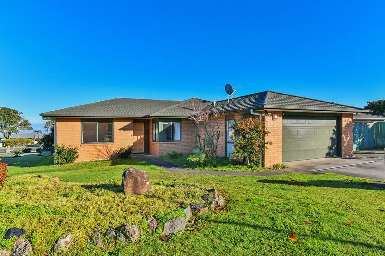 Photo of property in 2 Reyland Close, Weymouth, Auckland, 2103