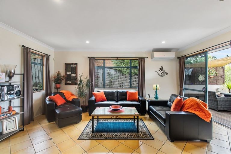 Photo of property in 23 Capri Place, Unsworth Heights, Auckland, 0632