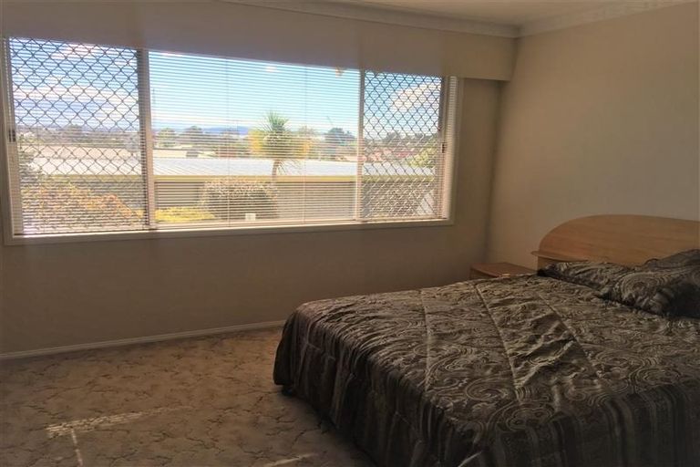 Photo of property in 14 Renwick Street, Papakura, 2110