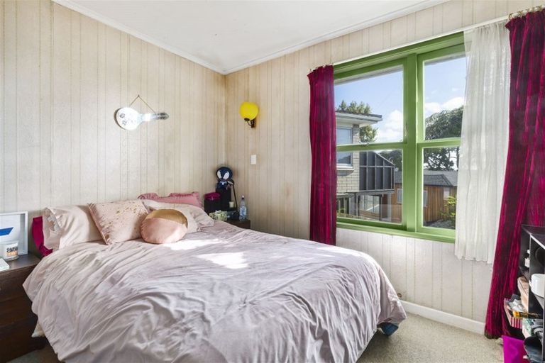 Photo of property in 399 Wairau Road, Totara Vale, Auckland, 0629