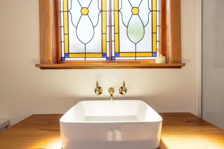 Photo of property in 2 Cobden Crescent, Bluff Hill, Napier, 4110