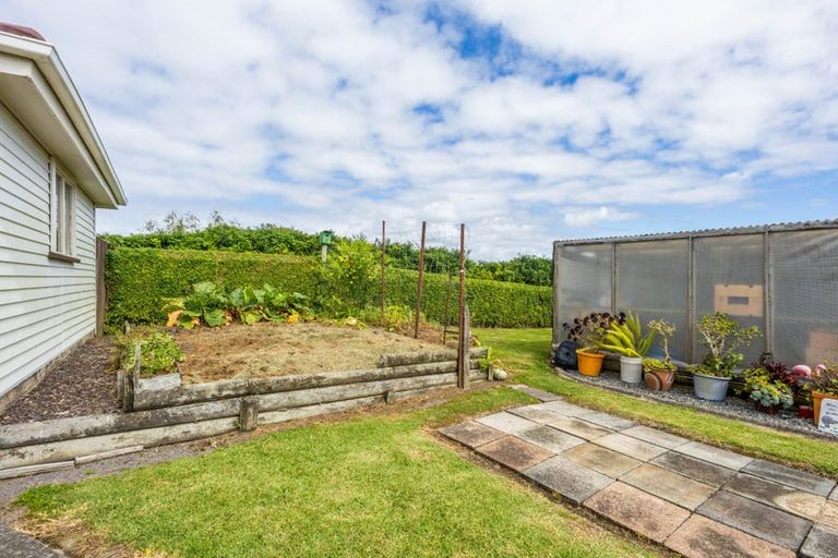 Photo of property in 38 Hobsonville Road, West Harbour, Auckland, 0618