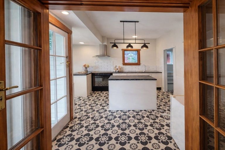 Photo of property in 12 Cashmere Road, Cashmere, Christchurch, 8022