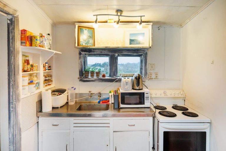 Photo of property in 23 Marine Parade South, Foxton Beach, Foxton, 4815