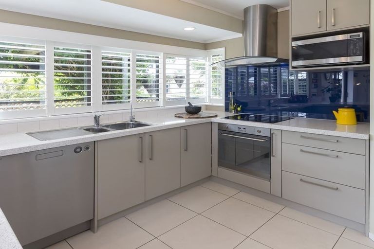 Photo of property in 5 Orohena Close, Northpark, Auckland, 2013