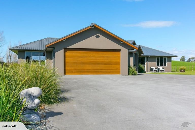 Photo of property in 563 Richmond Road, Lepperton, New Plymouth, 4373