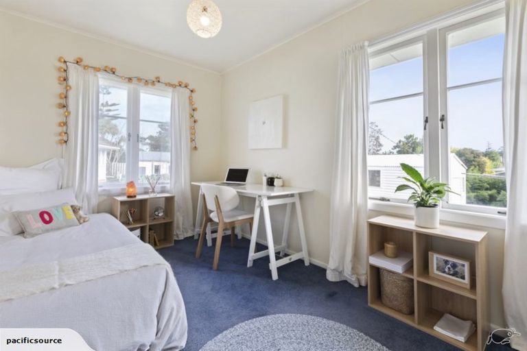 Photo of property in 5 Albert Pryor Avenue, Henderson, Auckland, 0612